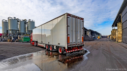 20251019-Tom-Holding-00607